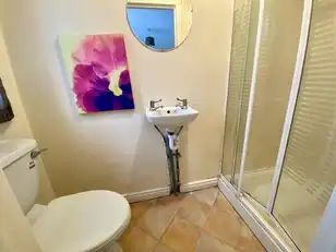 Donegall Road, Ensuite Room 2Image 10