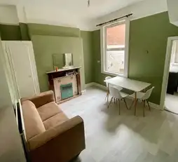 Camden Street, Room 5Image 5