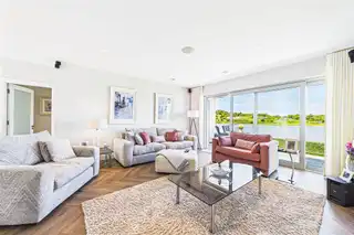 34 The EstuaryImage 24