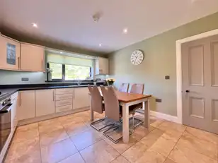 4 Glendale ManorImage 10