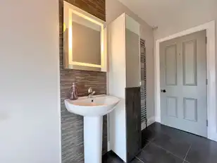 4 Glendale ManorImage 27
