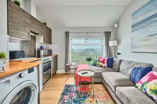 3 54 Eglinton StreetImage 3