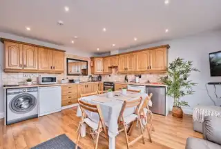 4 48 Eglinton StreetImage 3