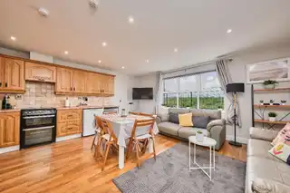 4 48 Eglinton StreetImage 20