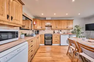 4 48 Eglinton StreetImage 2