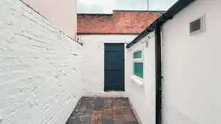 112 Mountcollyer AvenueImage 16