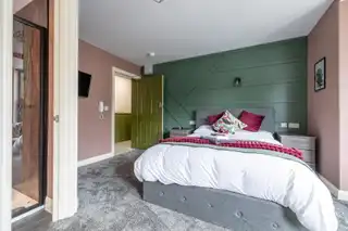 Room 2 80 Southwell RoadImage 3
