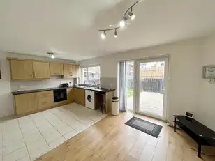 9 Tudor GroveImage 7