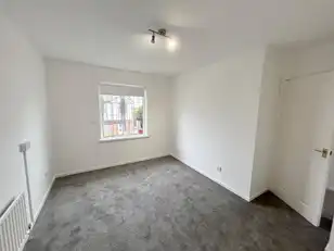 9 Tudor GroveImage 10