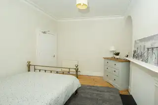 Room 5, 16 Cedar AvenueImage 5