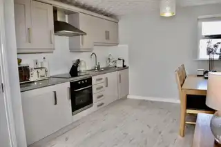 8 Bleach Green ApartmentsImage 5