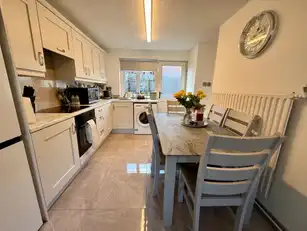 187 Lincoln CourtsImage 4