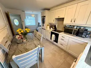 187 Lincoln CourtsImage 6