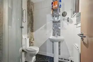 32 Quay GateImage 9