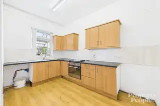 Apt 2, 163, Cliftonpark AvenueImage 4