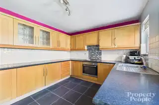 12 Chestnut GardensImage 9