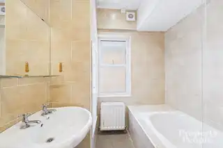 16 Clifton DriveImage 14