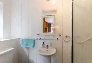 Apt 4 DelamountImage 12