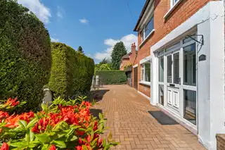 10 Ascot GardensImage 3