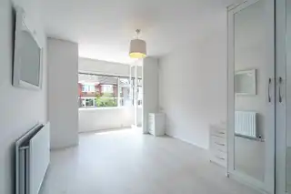 10 Ascot GardensImage 16