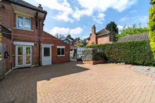 10 Ascot GardensImage 29