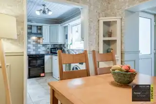 6 Springwell GardensImage 12