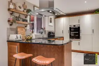 5 Woodford GrangeImage 10