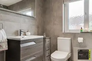 5 Woodford GrangeImage 37
