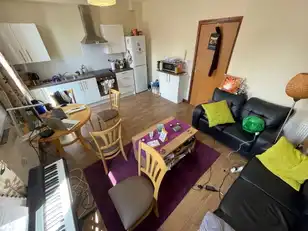Apt 2, 11 Wellesley AvenueImage 3