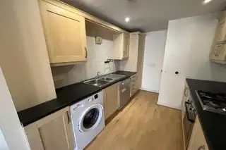 Apt 3 Shaftesbury CourtImage 8