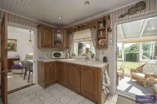 11 Ashley GardensImage 8
