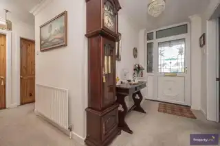 11 Ashley GardensImage 2
