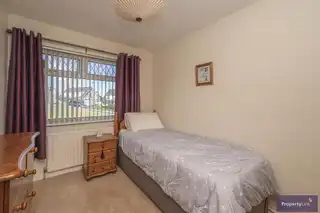 11 Ashley GardensImage 17