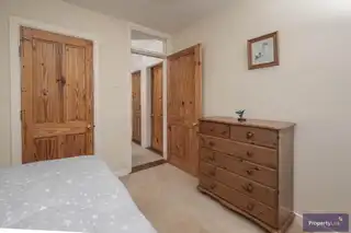 11 Ashley GardensImage 18