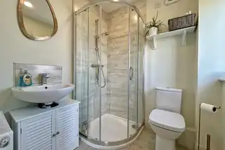 15 Hatheran SquareImage 13