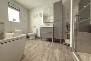 50 Eglinton StreetImage 10