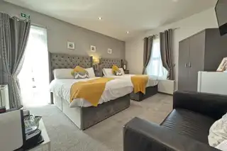 50 Eglinton StreetImage 12