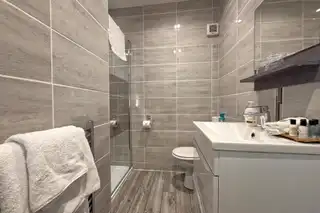 50 Eglinton StreetImage 15
