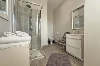 50 Eglinton StreetImage 19