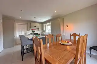 5 Meadow GardensImage 5