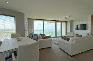 C6 The EdgewaterImage 6