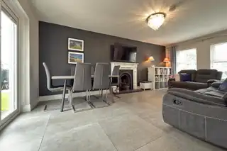 85 Primrose GardensImage 4
