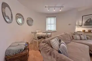 11 Seaport ApartmentsImage 6