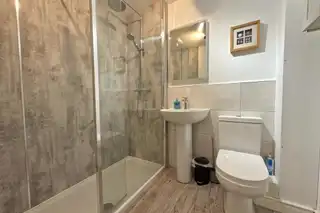 11 Seaport ApartmentsImage 9