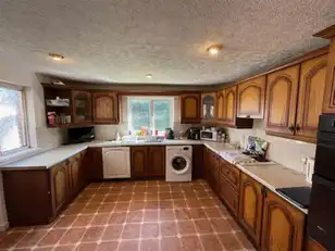 17 Chesterbrook CrescentImage 5