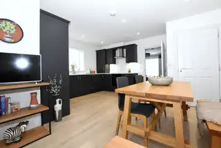 2 Oak Meadow GreenImage 6