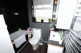 9 Mandeville AvenueImage 12