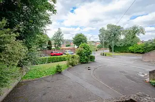 2 Thornhill GroveImage 4
