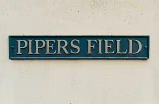 10 Pipers FieldImage 2