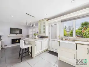 10 Thornlea AvenueImage 11